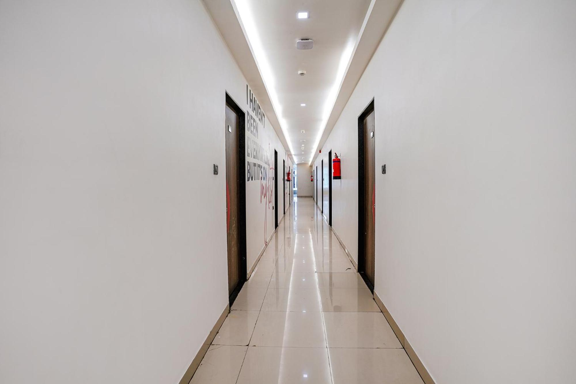 Fabhotel Lotus I Surat Exterior photo
