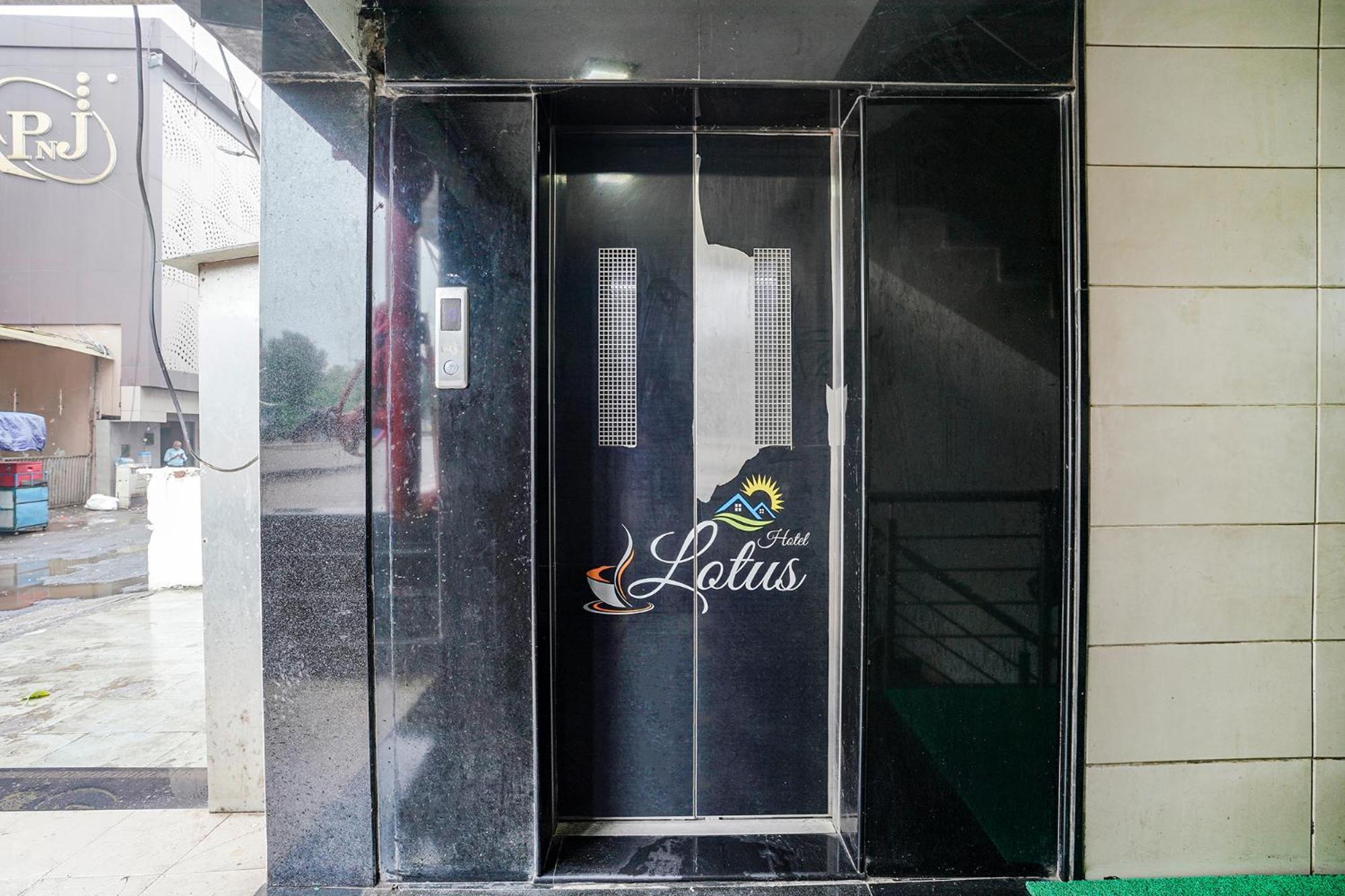 Fabhotel Lotus I Surat Exterior photo